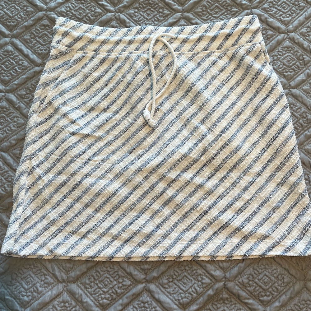 Loft Lou & grey textured white/blue diagonal striped skirt - size L